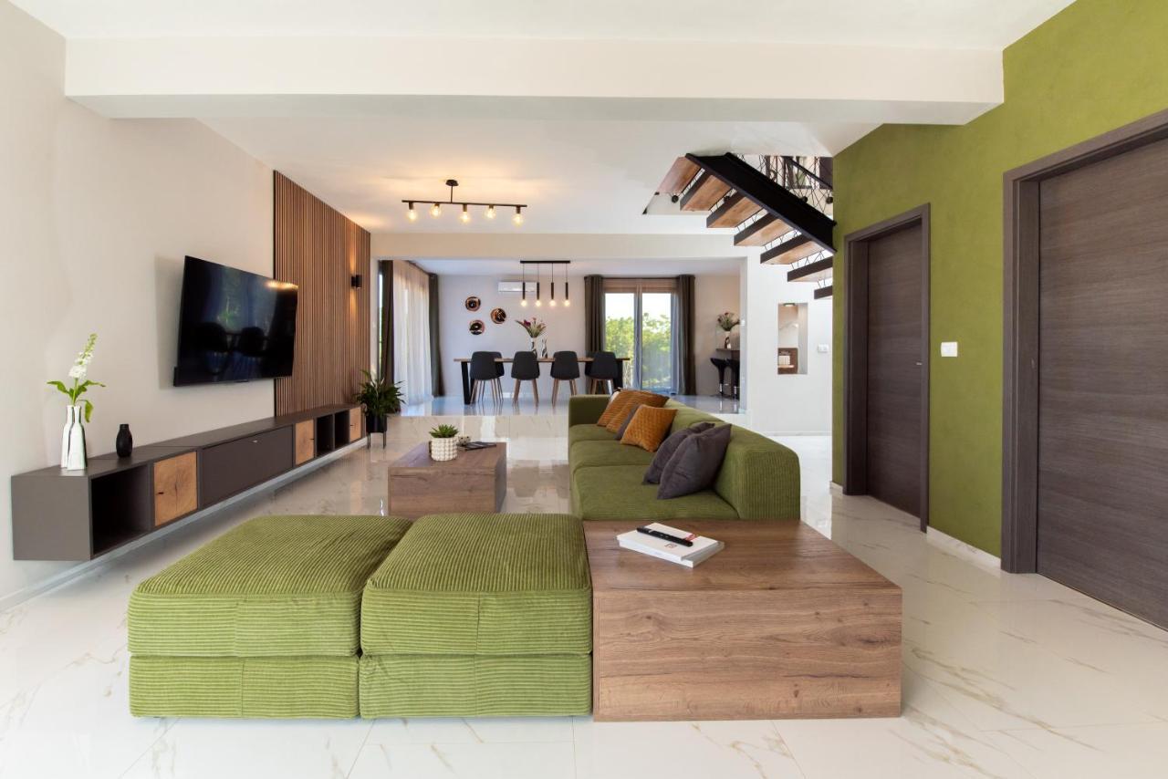 Zara Villa Santalezi