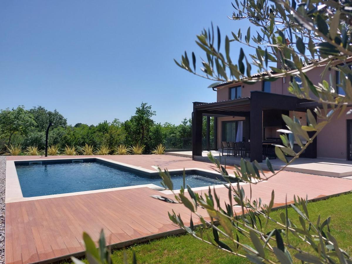 Villa Zara Santalezi