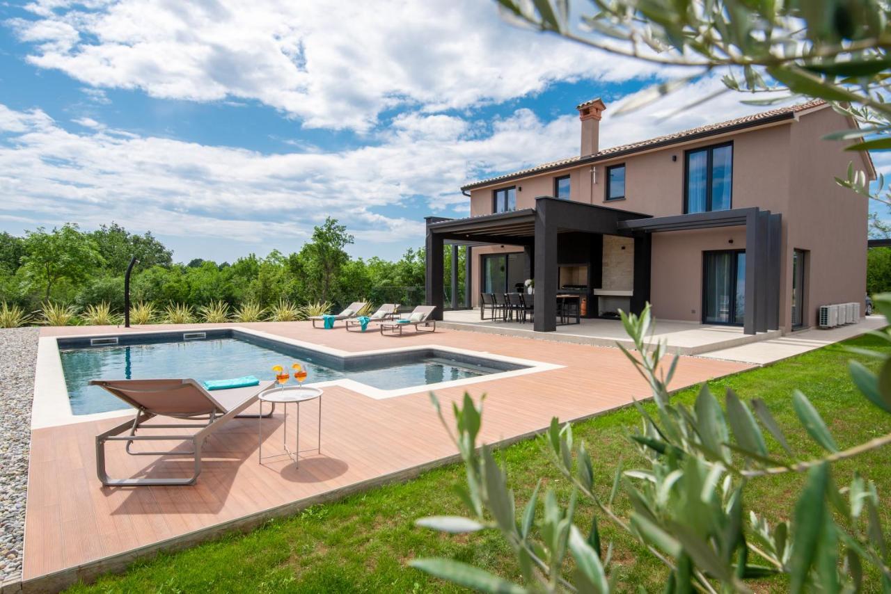 Villa Zara Santalezi
