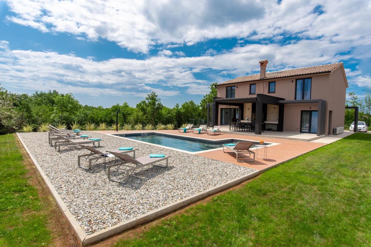 Villa Zara Santalezi
